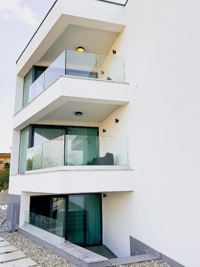 Villa Mirno More Apartments Malinska Exterior foto
